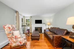 Centrally Located Yarmouth Cottage, Walk To Route 28 Shops and Food - Image 2