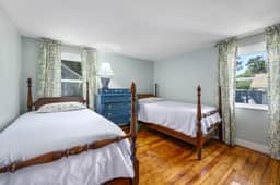 Centrally Located Yarmouth Cottage, Walk To Route 28 Shops and Food - Image 5
