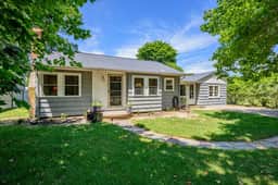 Centrally Located Yarmouth Cottage, Walk To Route 28 Shops and Food - Image 3