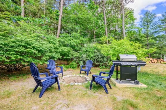 Seabrook w/ deck, shower, fire pit, & grill - Image 2